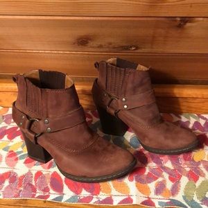 Excellent condition Born BOC ankle boots